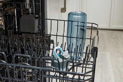 Contigo® Wells Plastic Filter Water Bottle with AUTOSPOUT® Straw Lid, 32 Oz.